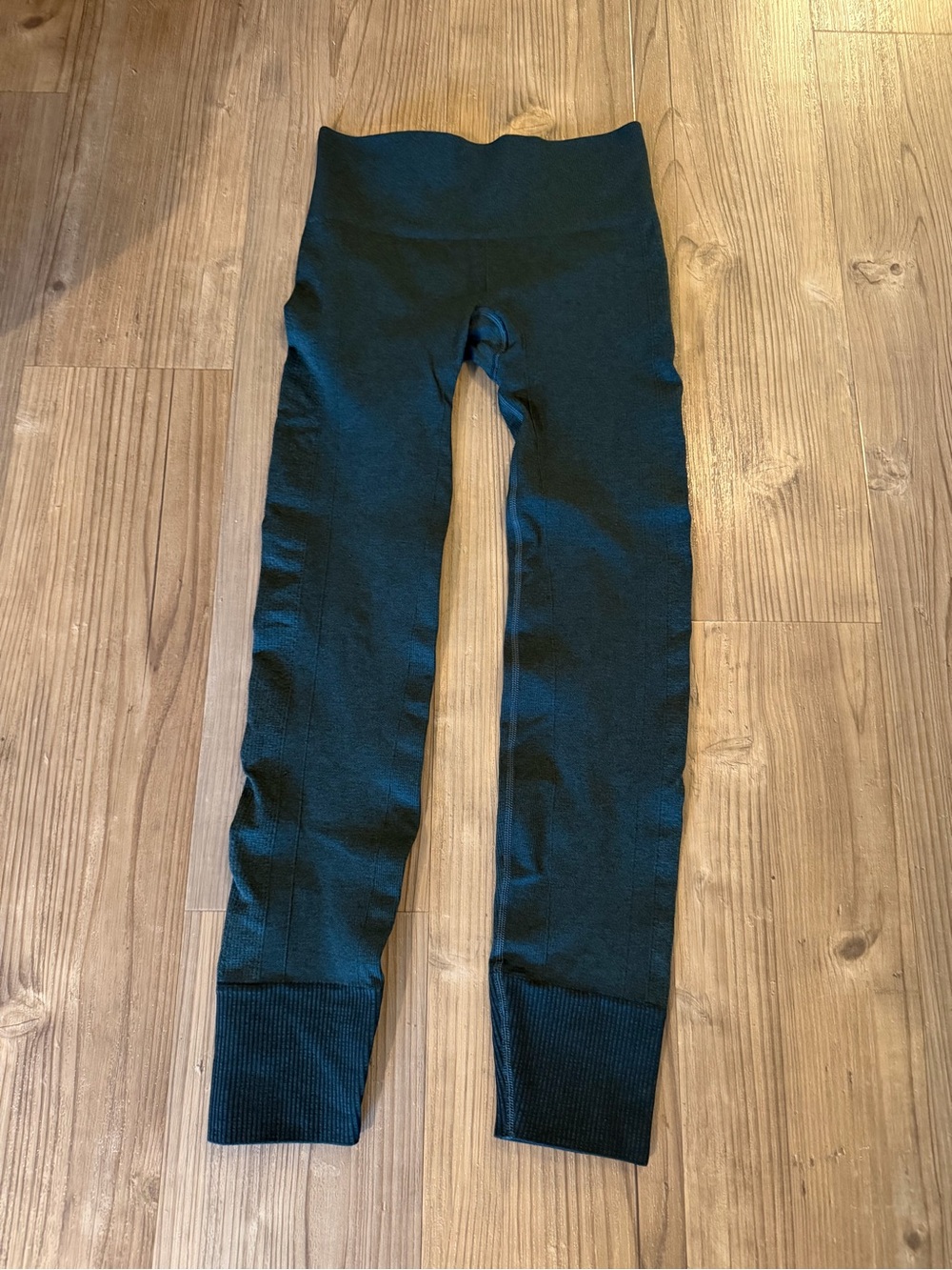 Lululemon ribbed green leggings size 4